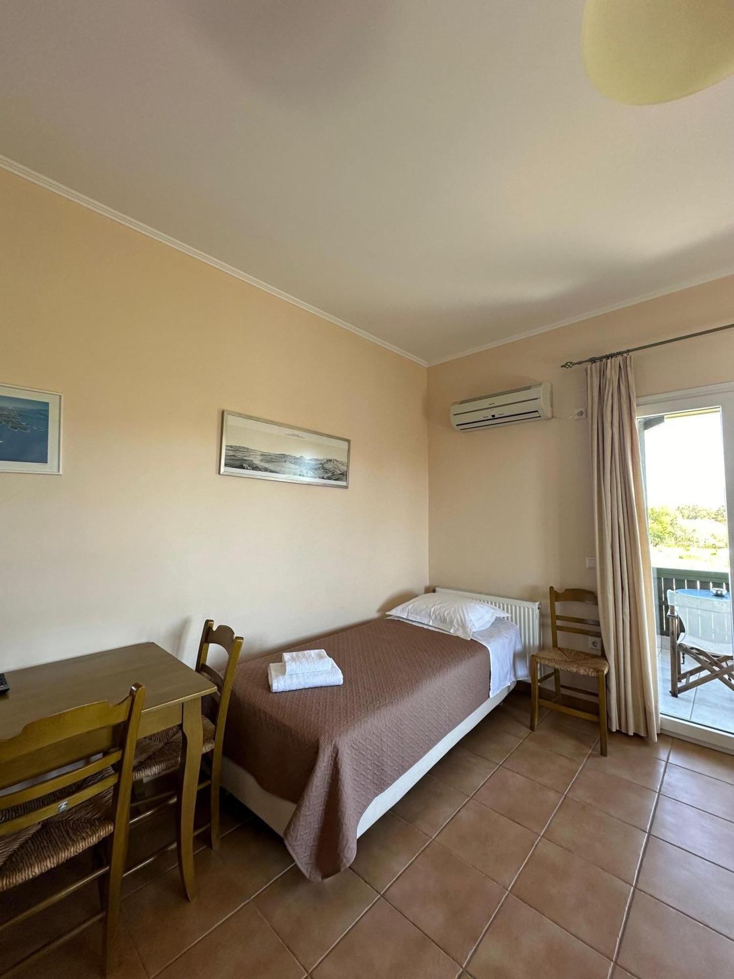 Ferienwohnung Porto Nirikos Lefkada - Private Parking Exterior foto