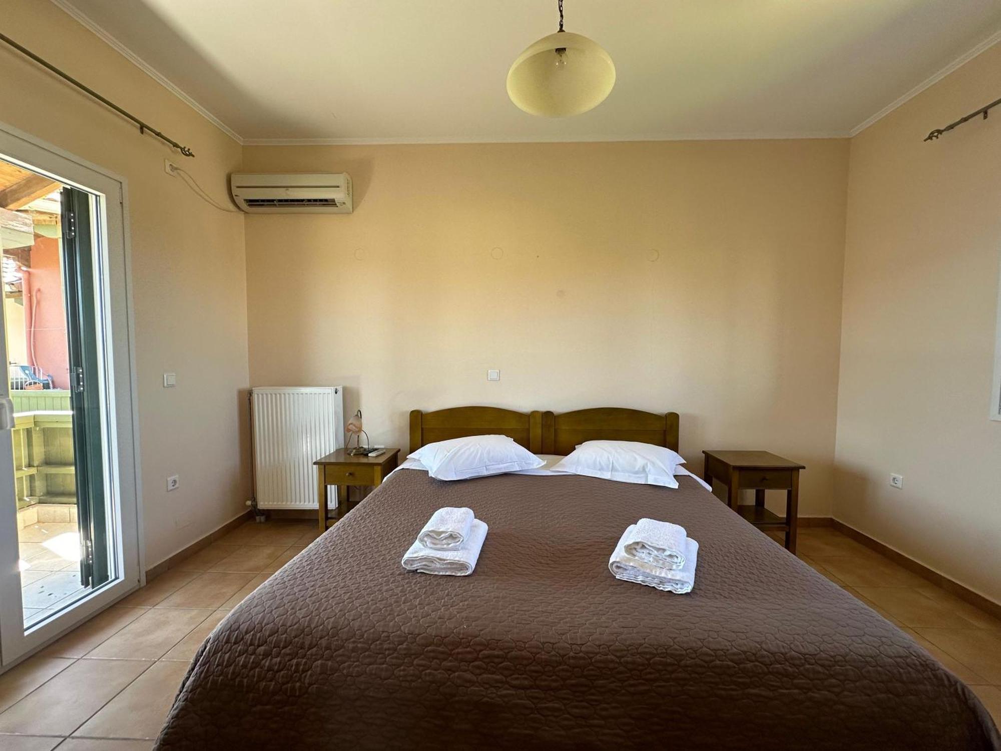 Ferienwohnung Porto Nirikos Lefkada - Private Parking Exterior foto
