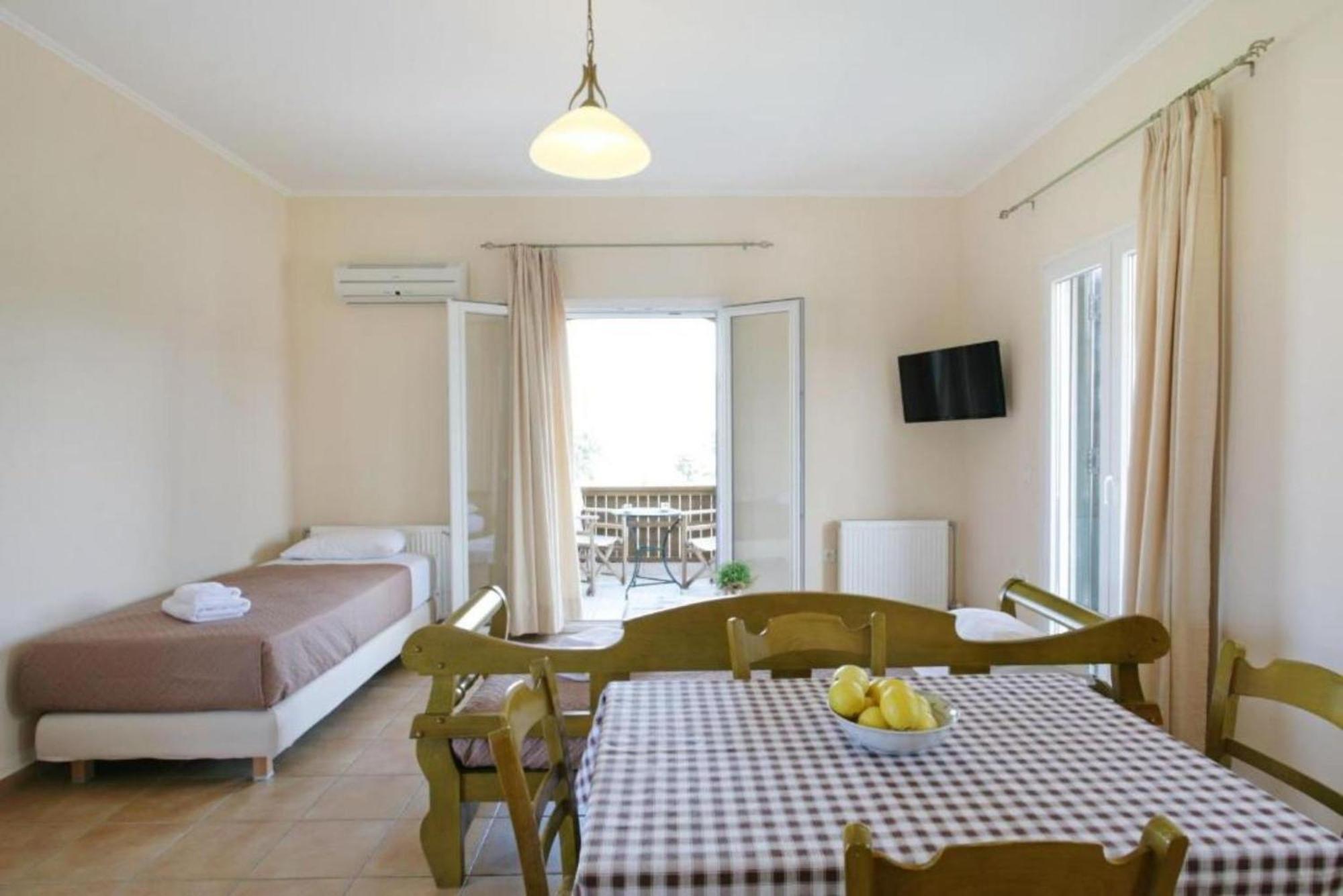 Ferienwohnung Porto Nirikos Lefkada - Private Parking Exterior foto